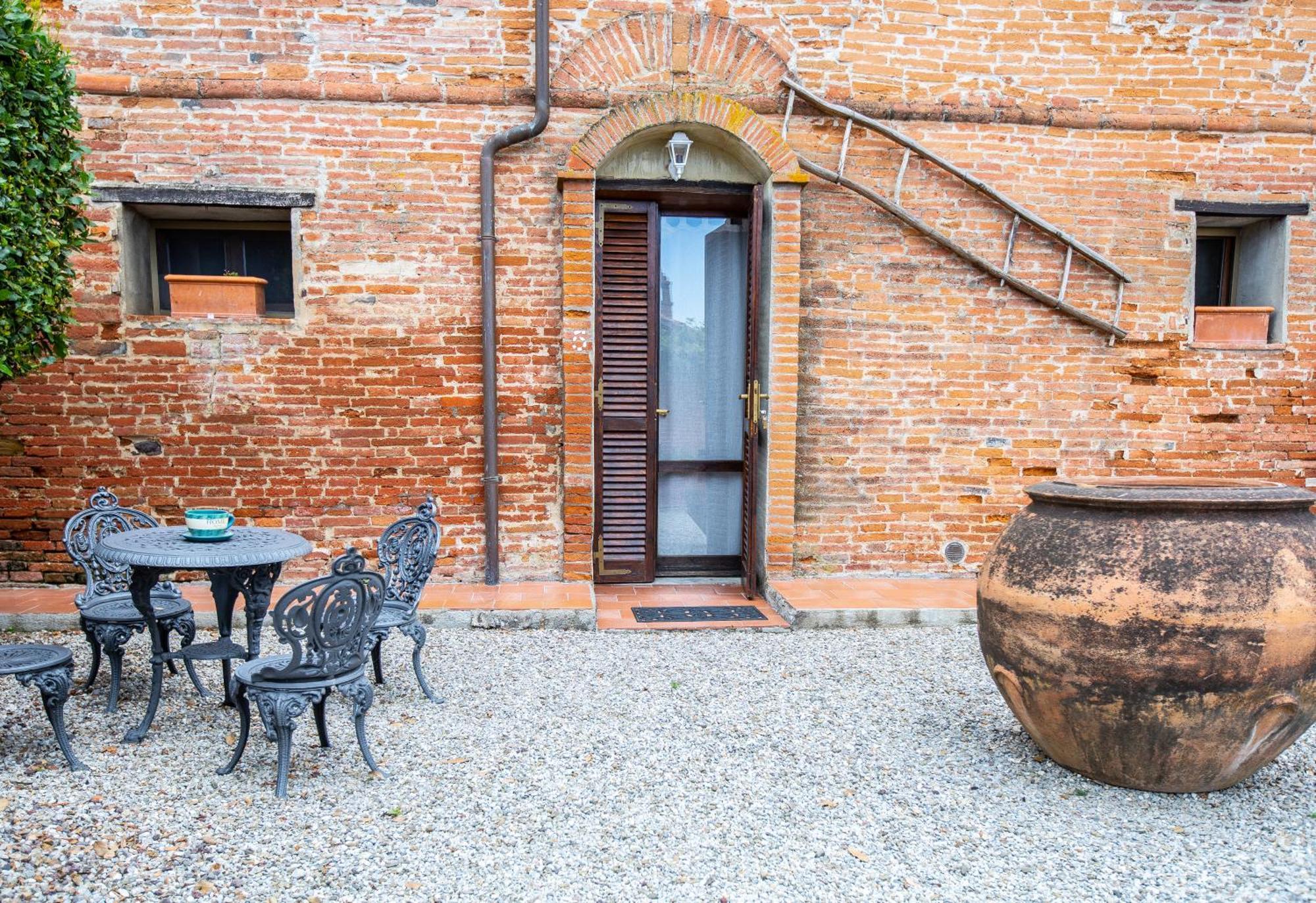 Agriturismo Palazzo Val Del Sasso Villastrada  Exterior photo
